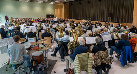 Der Bezirksposaunenchor unter der Leitung von Friedegard Heckendorn und Joachim Jau&szlig;