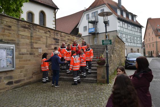 ... bei der Aufstellung zum Bild ...