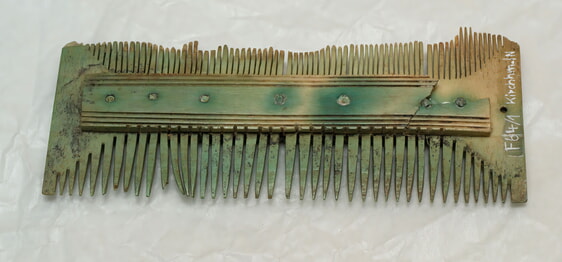Beinkamm mit Bronzenieten