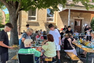 Generationenpicknick im Innenhof des KVZ am 2. Juli