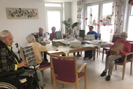 Schatzkisten basteln in der Pflege-WG