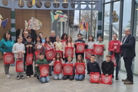 Schulsanitätsdienst an der Schule auf dem Laiern – Übergabe einer Schulsanitätertasche