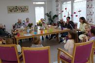 Haus 1 bringt Fr&uuml;hlingskl&auml;nge in die Pflege-WG